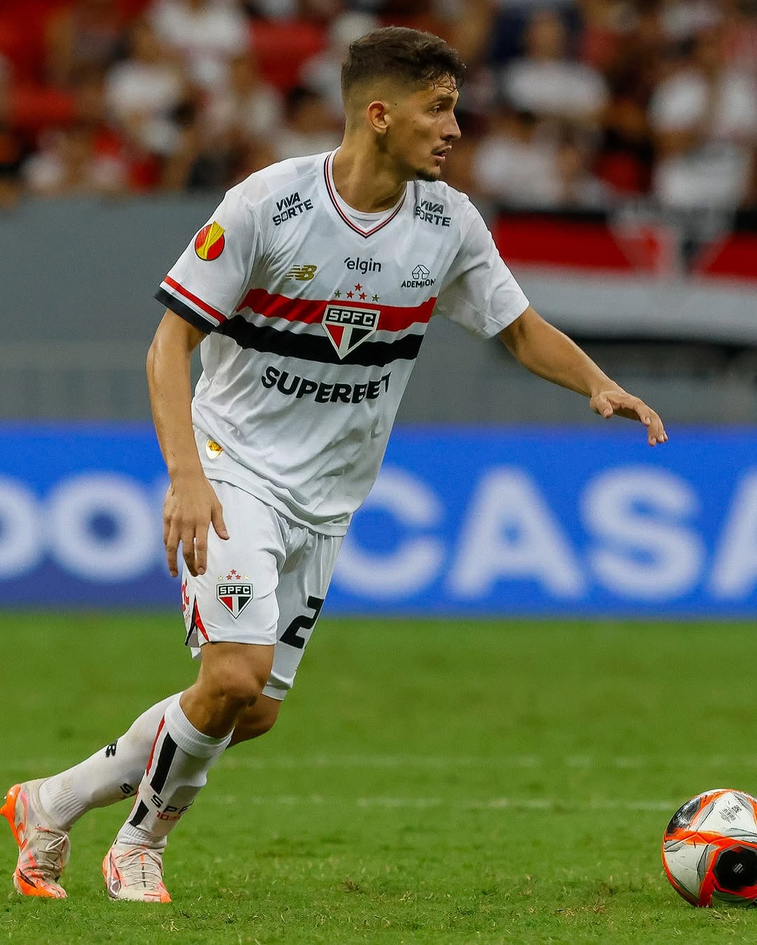 Pablo Maia, volante do São Paulo, passará por cirurgia após sofrer lesão (Foto: Instagram)